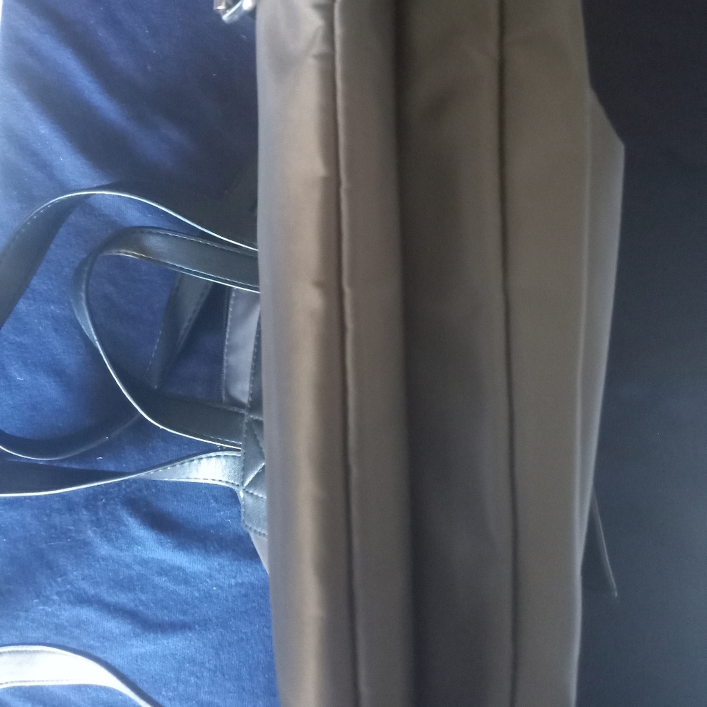 TAHARI Backpack - Picture 3 of 5